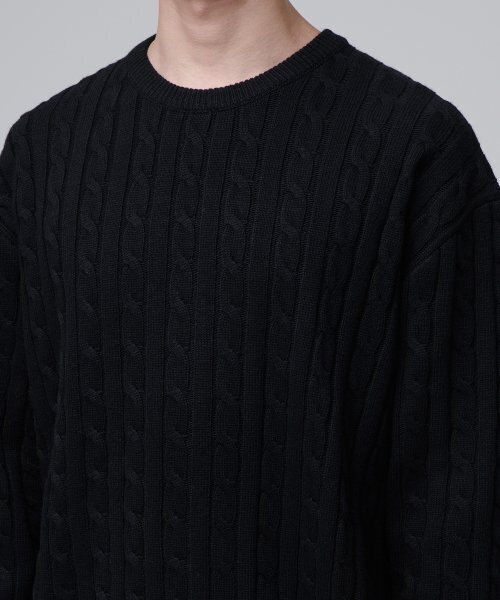 MUSINSA STANDARD(ムシンサスタンダード)の「ケーブルクルーネックニット【ブラック】(ニット/セーター・メンズ・その他・SMALL/MEDIUM/LARGE/X-LARGE/XX-LARGE)」の3枚目の写真
