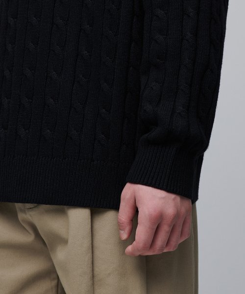 MUSINSA STANDARD(ムシンサスタンダード)の「ケーブルクルーネックニット【ブラック】(ニット/セーター・メンズ・その他・SMALL/MEDIUM/LARGE/X-LARGE/XX-LARGE)」の5枚目の写真