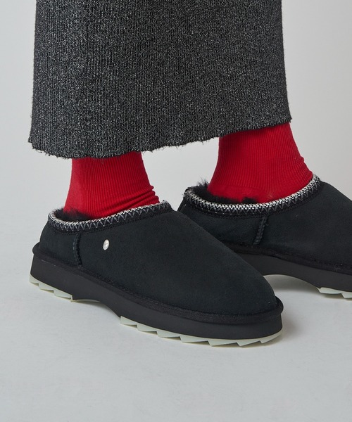 EMU Australia(エミューオーストラリア)の「【EMU Australia】EMU SHRKY SCUFF W13179 ムートン スリッポン(スリッポン・レディース・キャメル/ブラック・22cm/23cm/24cm/25/26cm)」の1枚目の写真