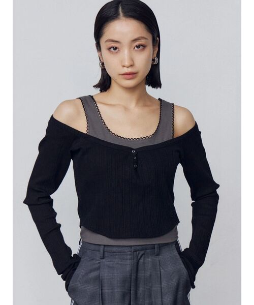 EMODA(エモダ)の「タンクレイヤードスキントップス(Tシャツ/カットソー・レディース・アイボリー/ブラック/グレー・FREE)」の2枚目の写真