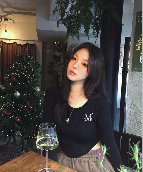 MUCENT（ムセント）の「アスティスリムUネックカットソー（3カラー）（Tシャツ/カットソー・レディース・ホワイト/グレー/ブラック・FREE）」の15枚目の写真