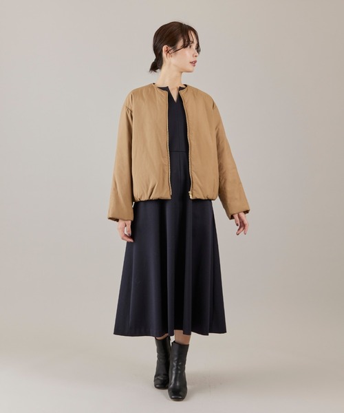 INED(イネド)の「TWサテンキーネックワンピース(ワンピース・レディース・ネイビー/キャメル/チャコールグレー・7号/9号)」の21枚目の写真