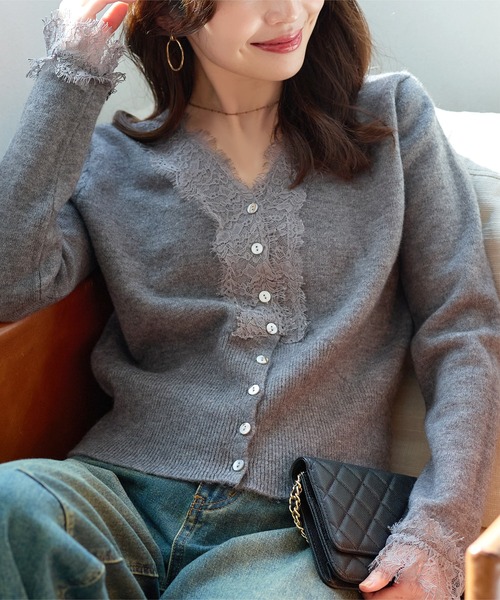 KOBE LETTUCE（コウベレタス）の「Vネックレースニットカーディガン（カーディガン/ボレロ・レディース・グレー/サンドベージュ/ネイビー・M）」の6枚目の写真