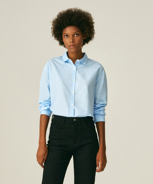 LADY VOLUME(レディーボリューム)の「SPREAD COLLAR COTTON SHIRT_LIGHT BLUE(シャツ/ブラウス・レディース・その他・SMALL/MEDIUM)」の2枚目の写真