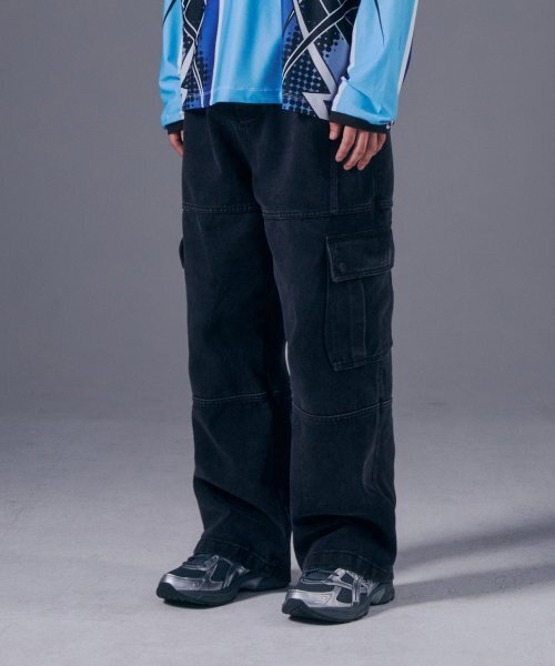 VISION STREET WEAR(ヴィジョンストリートウェア)の「VSW Wide Washed Denim Cargo Pants Black(デニムパンツ・レディース・その他・LARGE/MEDIUM/X-LARGE)」の2枚目の写真