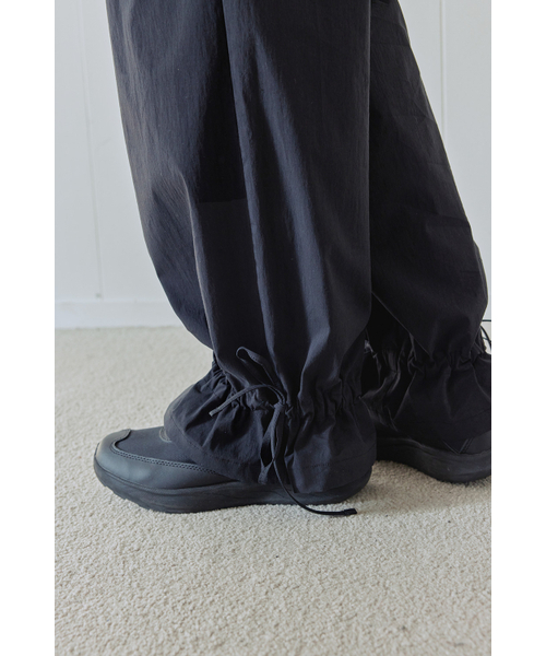 AFTERHOURS(アフターアワーズ)の「DRAWSTRING PARACHUTE CARGO PANTS (BLACK)(その他パンツ・レディース・その他・FREE)」の5枚目の写真