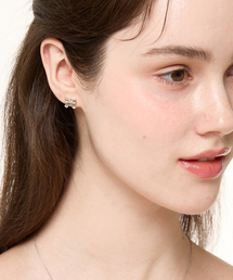 L'OMBRILLANT（ロンブリアン）の「Marvel Ribbon Cubic Earrings（ピアス（両耳用））」