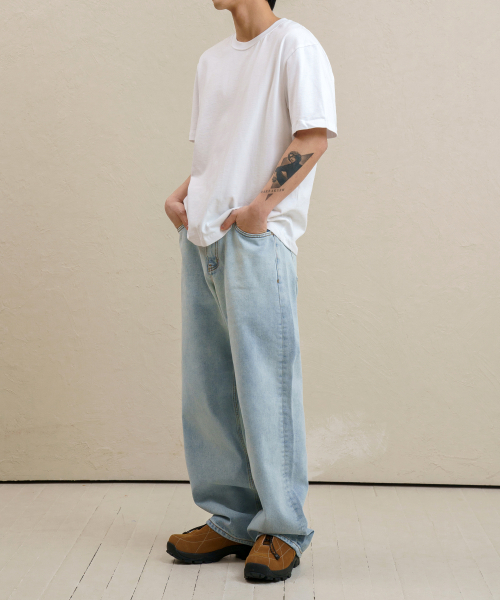 DENMADE(デンメイド)の「DEN0381 Bleach Blue Extra Wide Jeans(デニムパンツ・メンズ・その他・M/L/XL)」の4枚目の写真