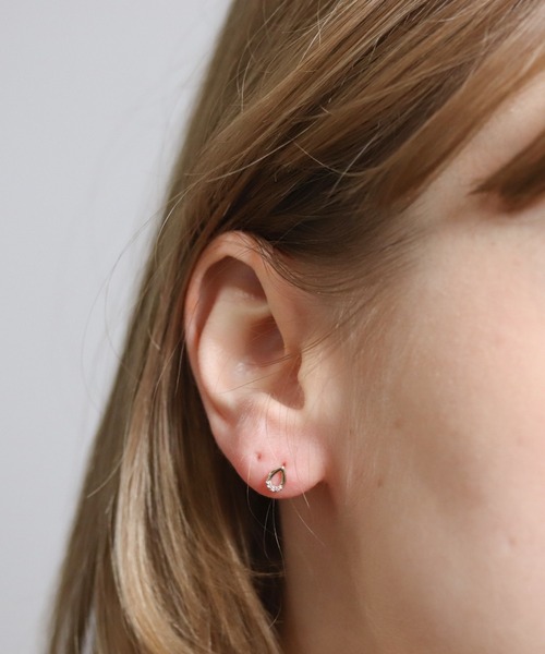 cui-cui(キュイキュイ)の「ダイヤモンド ペアシェイプ ピアス | K10YG(ピアス(両耳用)・レディース・イエローゴールド・FREE)」の5枚目の写真