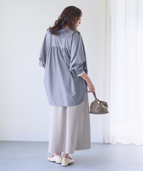 Elura（エルーラ）の「アイロンいらずドルマンシャツ/634727（シャツ/ブラウス・レディース・ライトブルー/ネイビー×ホワイト/ホワイト/ライトイエロー/ブルー/ネイビー・MEDIUM/SMALL）」の17枚目の写真