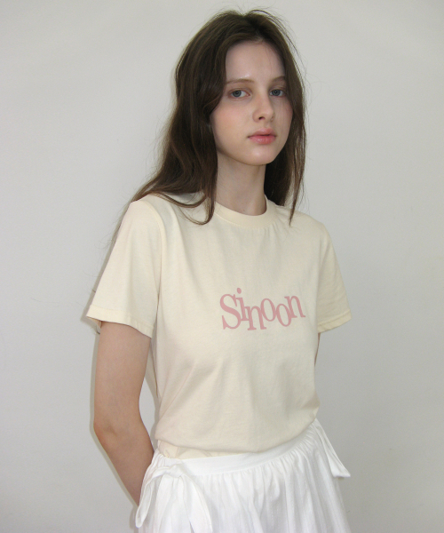 SINOON(シヌーン)の「Sinoon Signature Logo T-Shirts (Cream)(Tシャツ/カットソー・レディース・クリーム・S/M)」の3枚目の写真