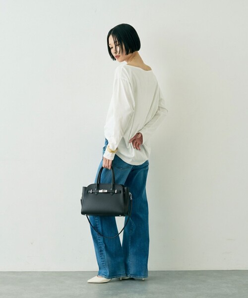 AULENTTI（オウレンティ）の「【AULENTTI/オウレンティ】カウレザーベルト付2WAYショルダーバッグ（トートバッグ・レディース・オフホワイト/ブラック・フリー）」の4枚目の写真