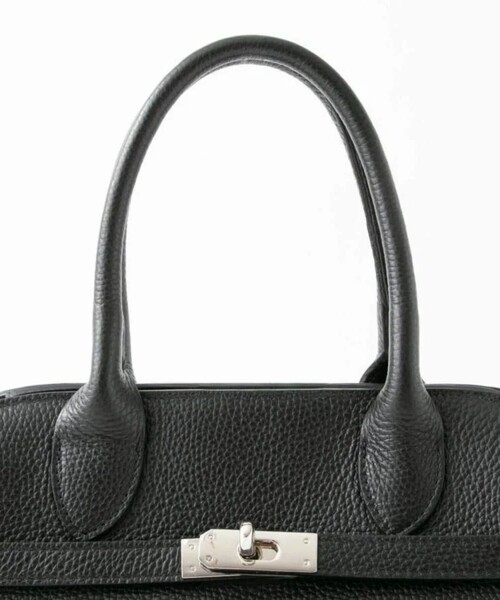 AULENTTI（オウレンティ）の「【AULENTTI/オウレンティ】カウレザーベルト付2WAYショルダーバッグ（トートバッグ・レディース・オフホワイト/ブラック・フリー）」の6枚目の写真