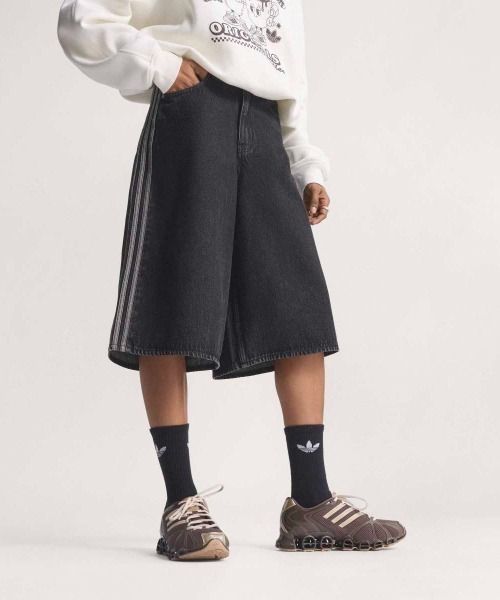 adidas（アディダス）の「adidas originals Firebird Jorts Denim（アディダスオリジナルス ファイアバード ジョーツ デニム）（デニムパンツ・レディース・ブラック系・SMALL/MEDIUM/LARGE）」の5枚目の写真