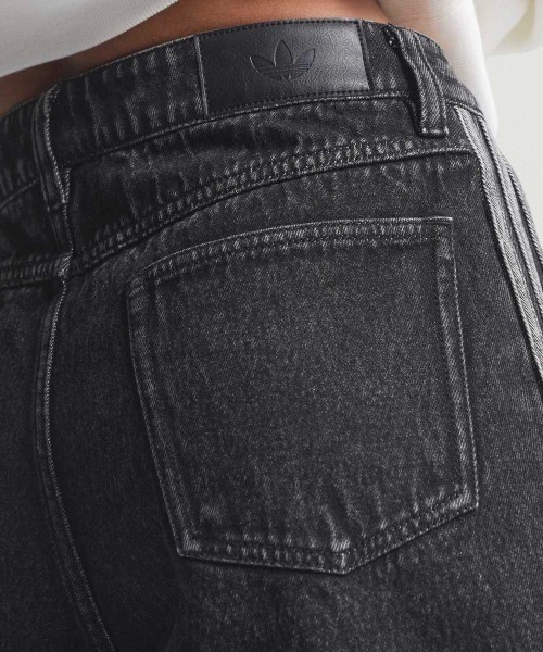 adidas（アディダス）の「adidas originals Firebird Jorts Denim（アディダスオリジナルス ファイアバード ジョーツ デニム）（デニムパンツ・レディース・ブラック系・SMALL/MEDIUM/LARGE）」の9枚目の写真