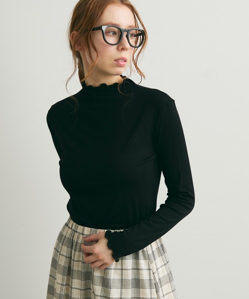 Crisp(クリスプ)の「メロウハイネックTシャツ(Tシャツ/カットソー・レディース・アイボリー/ブラック/イエロー・FREE)」の2枚目の写真