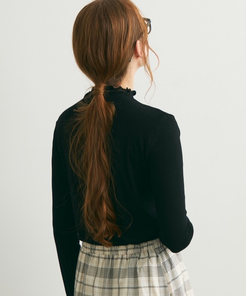 Crisp(クリスプ)の「メロウハイネックTシャツ(Tシャツ/カットソー・レディース・アイボリー/ブラック/イエロー・FREE)」の6枚目の写真