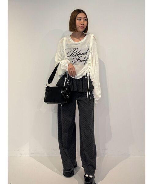 jouetie(ジュエティ)の「シアーギャザーロゴニット 春服 春ニット(ニット/セーター・レディース・ブルー/オフホワイト/ブラック・MEDIUM)」の11枚目の写真