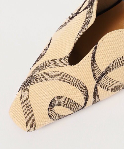 GRISE（グリーズ）の「《追加》GRISE4cmナロースクエアウェーブスリングバック（パンプス・レディース・ベージュ・25cm/24.5cm/24cm/23.5cm/23cm/22.5cm/22cm）」の17枚目の写真