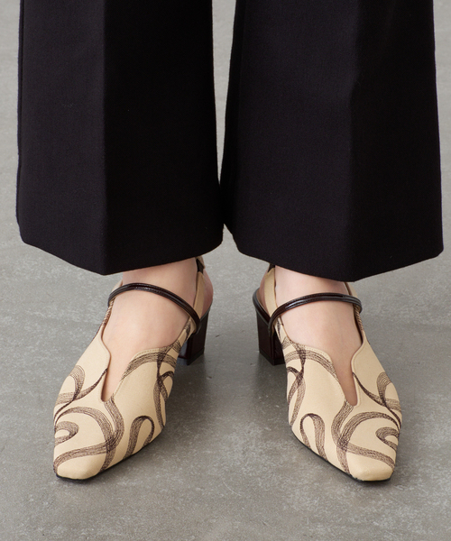 GRISE（グリーズ）の「《追加》GRISE4cmナロースクエアウェーブスリングバック（パンプス・レディース・ベージュ・25cm/24.5cm/24cm/23.5cm/23cm/22.5cm/22cm）」の19枚目の写真