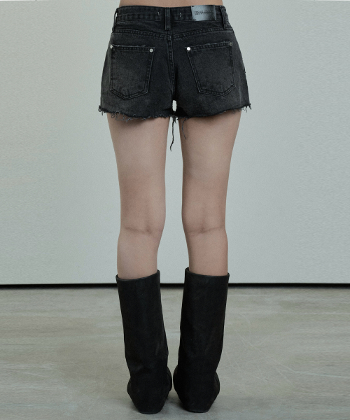 ETRE AU SOMMET（エトレオソメ）の「Rivet Damage Keyring Shorts pants (Black)（その他パンツ・レディース・その他・1/2）」の5枚目の写真