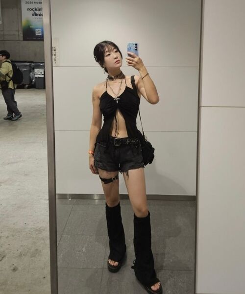ETRE AU SOMMET（エトレオソメ）の「Rivet Damage Keyring Shorts pants (Black)（その他パンツ・レディース・その他・1/2）」の6枚目の写真