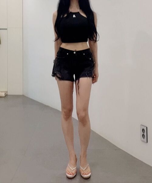 ETRE AU SOMMET（エトレオソメ）の「Rivet Damage Keyring Shorts pants (Black)（その他パンツ・レディース・その他・1/2）」の2枚目の写真