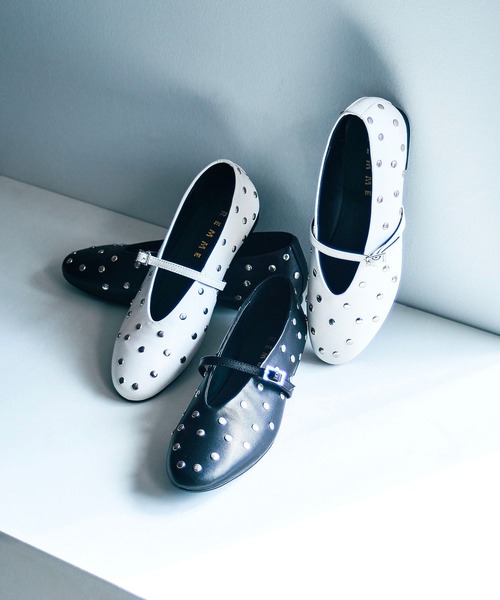 REMME（レメ）の「(REMME)STUDS MARY JANE PUMPS（その他シューズ・レディース・ブラック/ホワイト・23cm/25cm/24cm）」の3枚目の写真