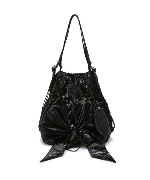 athe（アテ）の「[RUBAN] グロッシーブラックリボンバックパック兼ショルダーバッグ S AABA6E910BK（バックパック/リュック・レディース・ブラック・FREE）」の3枚目の写真