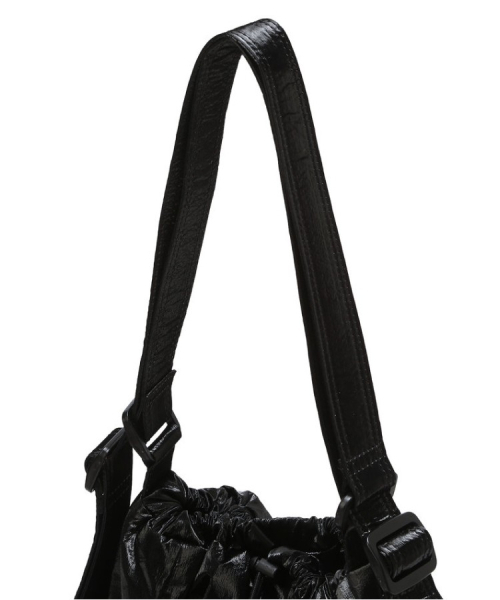 athe（アテ）の「[RUBAN] グロッシーブラックリボンバックパック兼ショルダーバッグ S AABA6E910BK（バックパック/リュック・レディース・ブラック・FREE）」の7枚目の写真