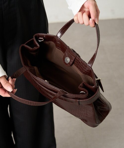 mline（エムライン）の「[mline] loti クロコワイド ボストンバッグ（ボストンバッグ・レディース・ブラック/ボルドー・ONE SIZE）」の3枚目の写真