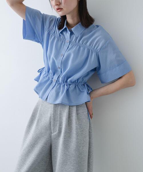 SENSE OF PLACE by URBAN RESEARCH（センスオブプレイスバイアーバンリサーチ）の「クロップドペプラムシャーリングシャツ（シャツ/ブラウス・レディース・ブルー系その他/ホワイト系その他/ベージュ系その他・ONE）」の3枚目の写真