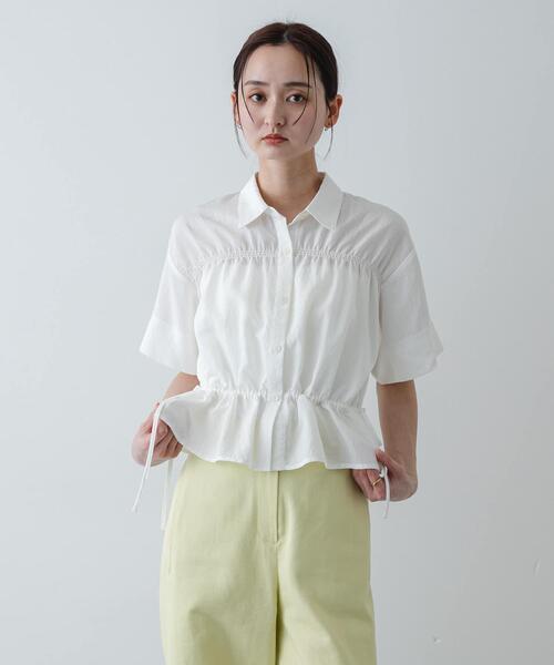 SENSE OF PLACE by URBAN RESEARCH（センスオブプレイスバイアーバンリサーチ）の「クロップドペプラムシャーリングシャツ（シャツ/ブラウス・レディース・ブルー系その他/ホワイト系その他/ベージュ系その他・ONE）」の4枚目の写真