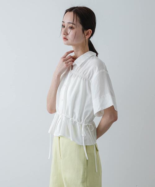 SENSE OF PLACE by URBAN RESEARCH（センスオブプレイスバイアーバンリサーチ）の「クロップドペプラムシャーリングシャツ（シャツ/ブラウス・レディース・ブルー系その他/ホワイト系その他/ベージュ系その他・ONE）」の6枚目の写真