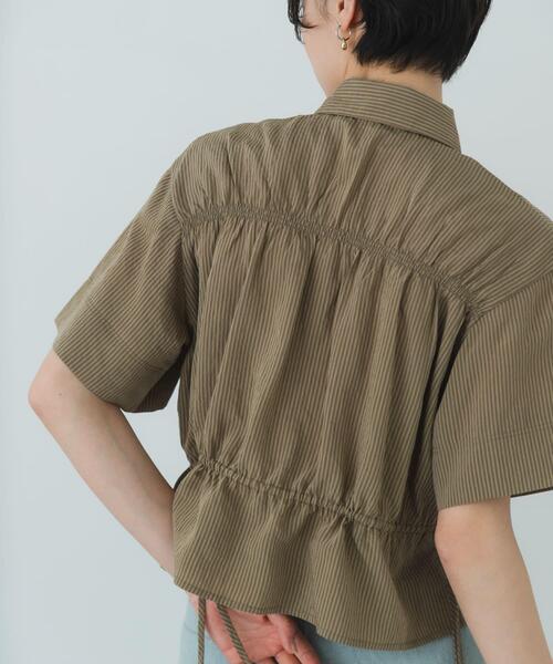 SENSE OF PLACE by URBAN RESEARCH（センスオブプレイスバイアーバンリサーチ）の「クロップドペプラムシャーリングシャツ（シャツ/ブラウス・レディース・ブルー系その他/ホワイト系その他/ベージュ系その他・ONE）」の13枚目の写真