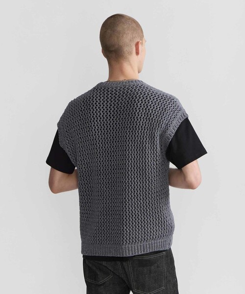 agnes b.(アニエスベー)の「メンズ フィッシュネット コットン ノースリーブ ニット プルオーバー "Cary"(ニット/セーター・メンズ・グレー・2/1)」の4枚目の写真