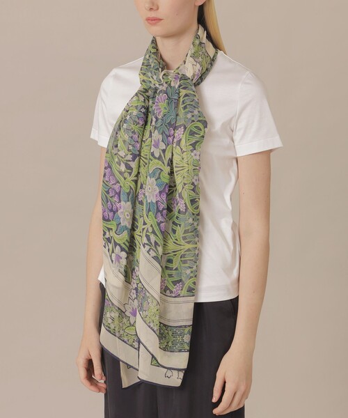 MACKINTOSH LONDON（マッキントッシュ ロンドン）の「【婦人画報4月号掲載】ボタニカルウォールスクエアストール（ストール/ショール・レディース・ネイビー/ベージュ・FREE）」の2枚目の写真