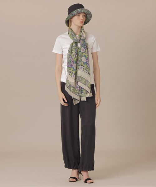 MACKINTOSH LONDON（マッキントッシュ ロンドン）の「【婦人画報4月号掲載】ボタニカルウォールスクエアストール（ストール/ショール・レディース・ネイビー/ベージュ・FREE）」の3枚目の写真