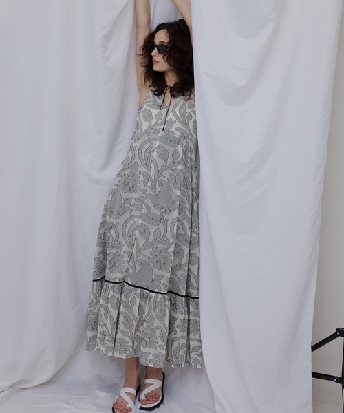 MEDI KITTY V NECK DRESS（ドレス）｜Ameri（アメリ）のファッション