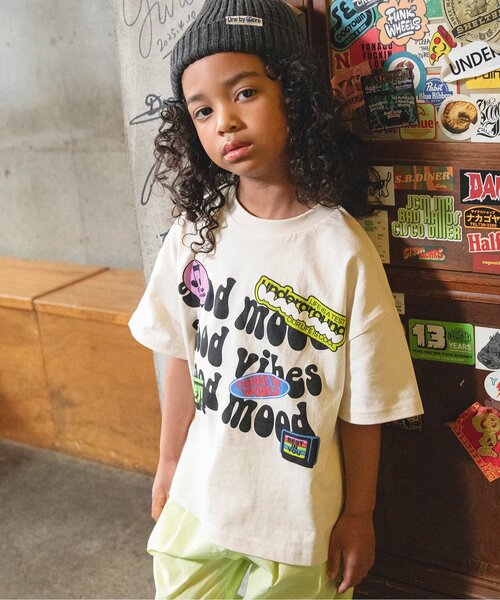 BREEZE（ブリーズ）の「【リンク】B NEWJACK グラフィック半袖Tシャツ（Tシャツ/カットソー・キッズ・オフホワイト/ブラック/エメラルド/アイボリー/ダークブラウン/ライム/レッド/オレンジ/ロイヤルブルー/ダークグリーン・90/110/150/130/140/160/120）」の2枚目の写真