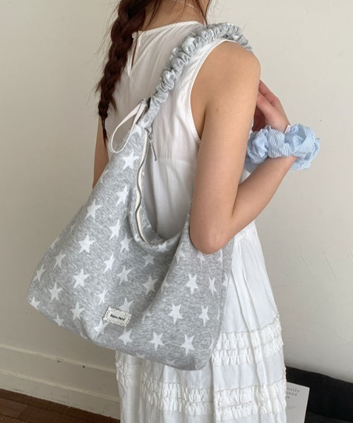Teem Store(チームストア)の「【A4対応◎/PC収納◎】スター 星柄 シャーリングハンドル ワンショルダーバッグ(ショルダーバッグ・レディース・サックスブルー/アイボリー/ブラック/グレー/イエロー・F)」の3枚目の写真
