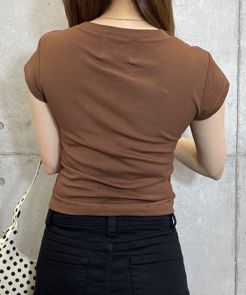 ROGER AND RAW（ロジャーアンドロウ）の「サイドギャザー ラウンドヘム クロップドTシャツ（Tシャツ/カットソー・レディース・ブラウン/グレー/ホワイト/ブラック・FREE）」の10枚目の写真