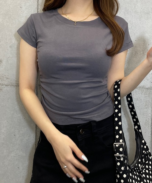 ROGER AND RAW（ロジャーアンドロウ）の「サイドギャザー ラウンドヘム クロップドTシャツ（Tシャツ/カットソー・レディース・ブラウン/グレー/ホワイト/ブラック・FREE）」の7枚目の写真