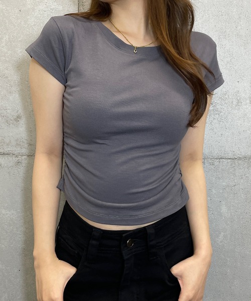 ROGER AND RAW（ロジャーアンドロウ）の「サイドギャザー ラウンドヘム クロップドTシャツ（Tシャツ/カットソー・レディース・ブラウン/グレー/ホワイト/ブラック・FREE）」の6枚目の写真