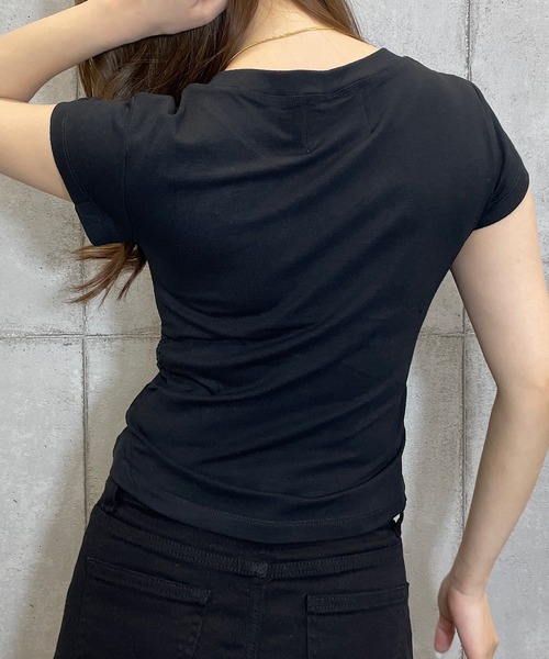 ROGER AND RAW（ロジャーアンドロウ）の「サイドギャザー ラウンドヘム クロップドTシャツ（Tシャツ/カットソー・レディース・ブラウン/グレー/ホワイト/ブラック・FREE）」の21枚目の写真