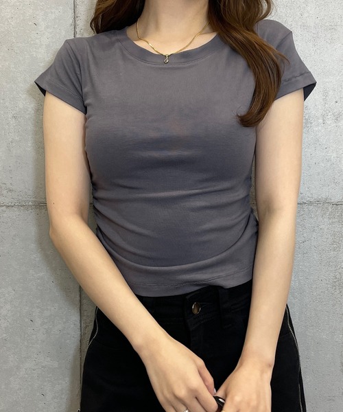 ROGER AND RAW（ロジャーアンドロウ）の「サイドギャザー ラウンドヘム クロップドTシャツ（Tシャツ/カットソー・レディース・ブラウン/グレー/ホワイト/ブラック・FREE）」の8枚目の写真
