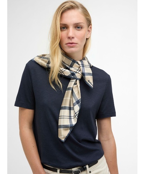 Barbour(バブアー)の「Kinsale スカーフ(ストール/ショール・レディース・オリーブ/ネイビー・ONE SIZE)」の3枚目の写真