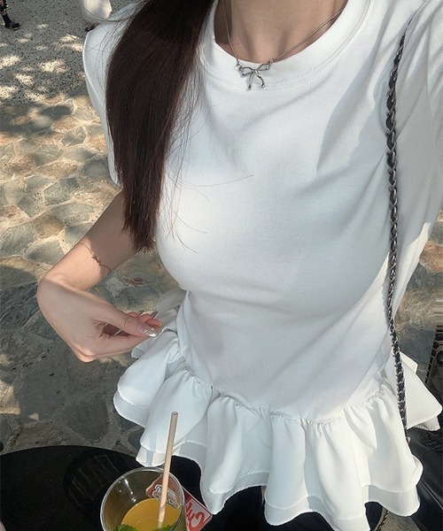 c.u.l（シーユーエル）の「ラウンドネック フリル ペプラムトップス culw919（Tシャツ/カットソー・レディース・ホワイト/ブラック・FREE）」の3枚目の写真
