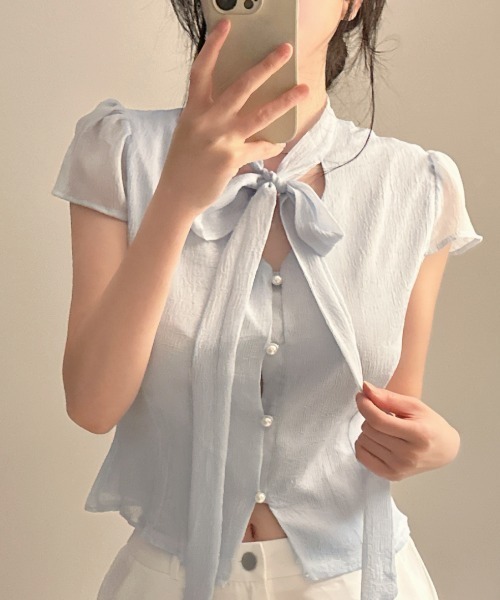 FAVORITO（ファヴォリート）の「リボンVネックシャツ（シャツ/ブラウス・レディース・オフホワイト/ライトブルー・F）」の13枚目の写真