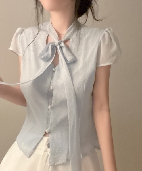 FAVORITO（ファヴォリート）の「リボンVネックシャツ（シャツ/ブラウス・レディース・オフホワイト/ライトブルー・F）」の14枚目の写真